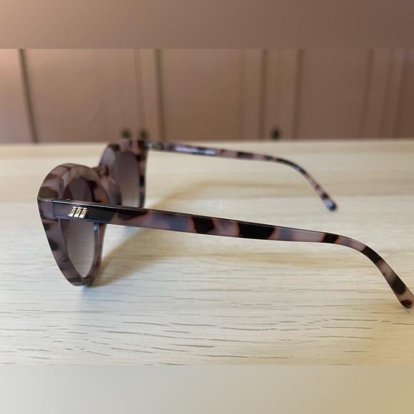 Le Specs Women's Halfmoon Magic Sunglasses 2202545 Tortoiseshell 52-20-149 - Picture 3 of 6